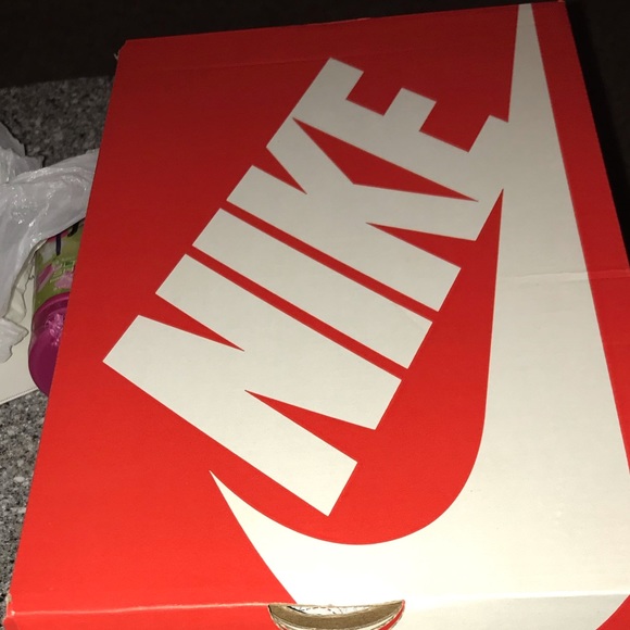 Size 7 Women’s air max - Picture 3 of 5